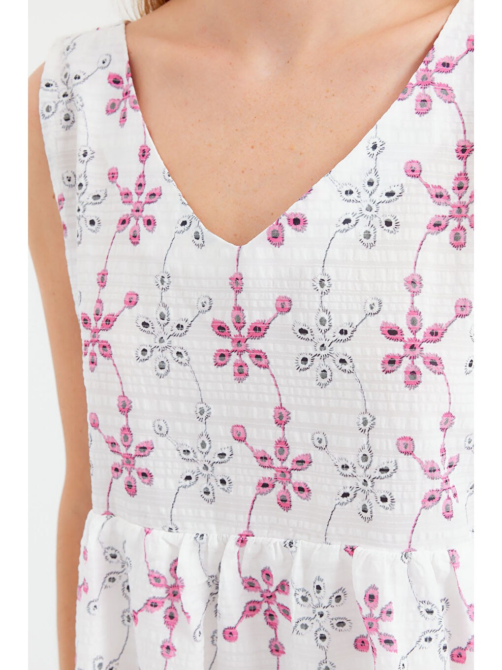 2507 V Yaka Desenli Mini Elbise - Beyaz-5