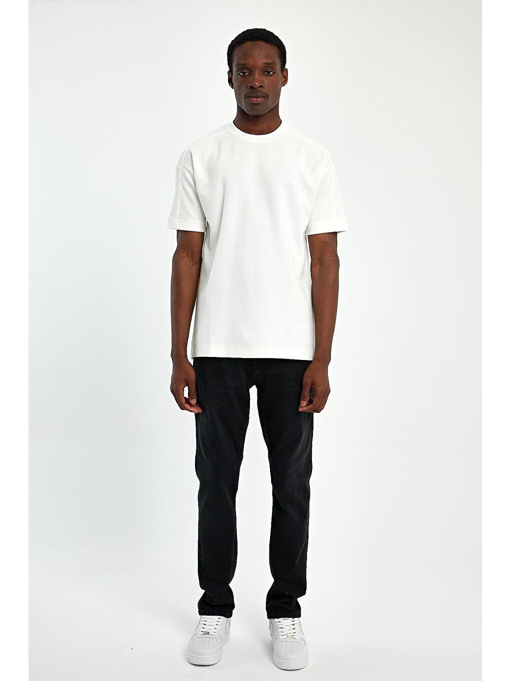 Beyaz Bisiklet Yaka  Fit Kalın Dokulu Erkek Tişört-1