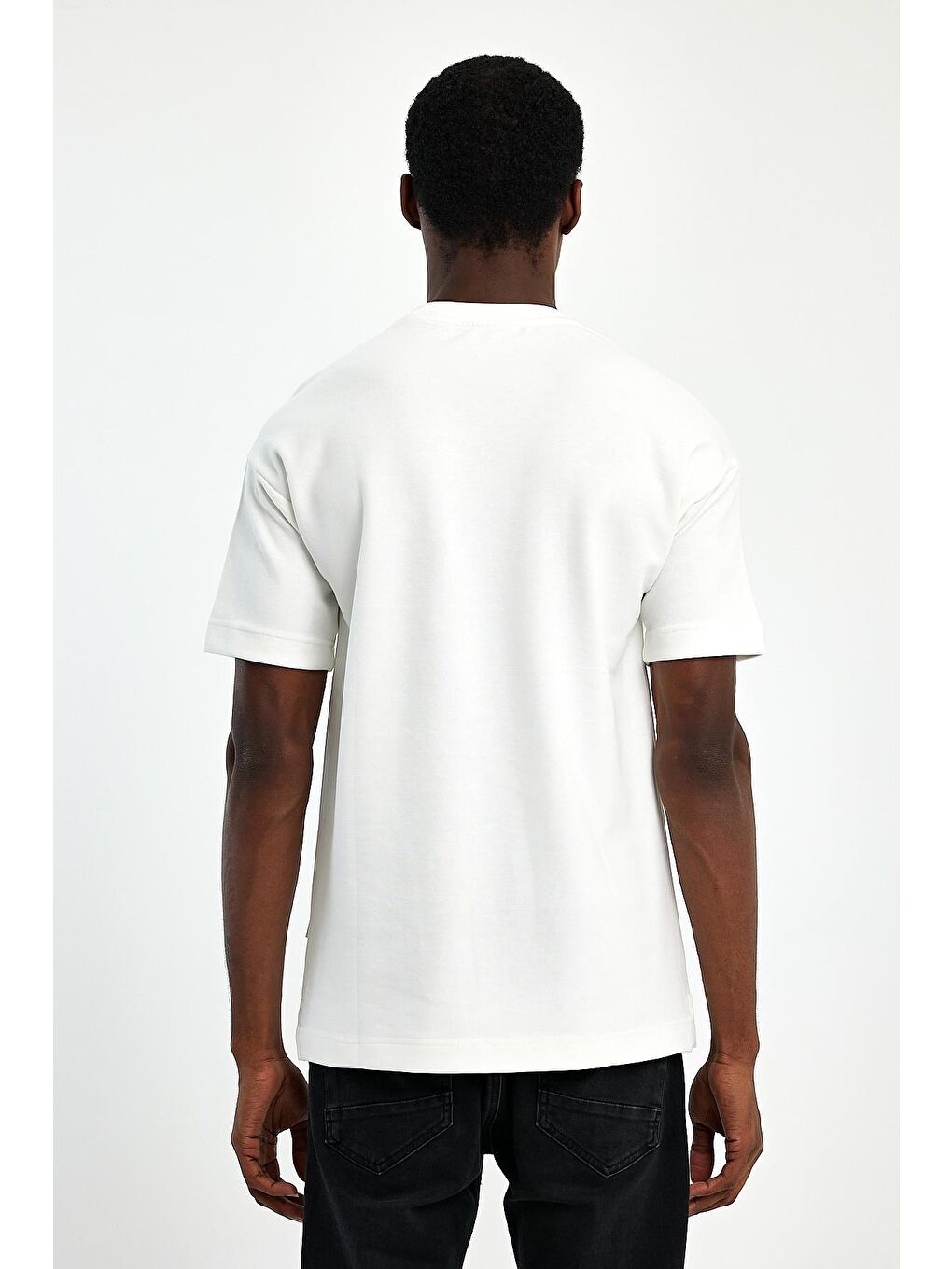 Beyaz Bisiklet Yaka  Fit Kalın Dokulu Erkek Tişört-4