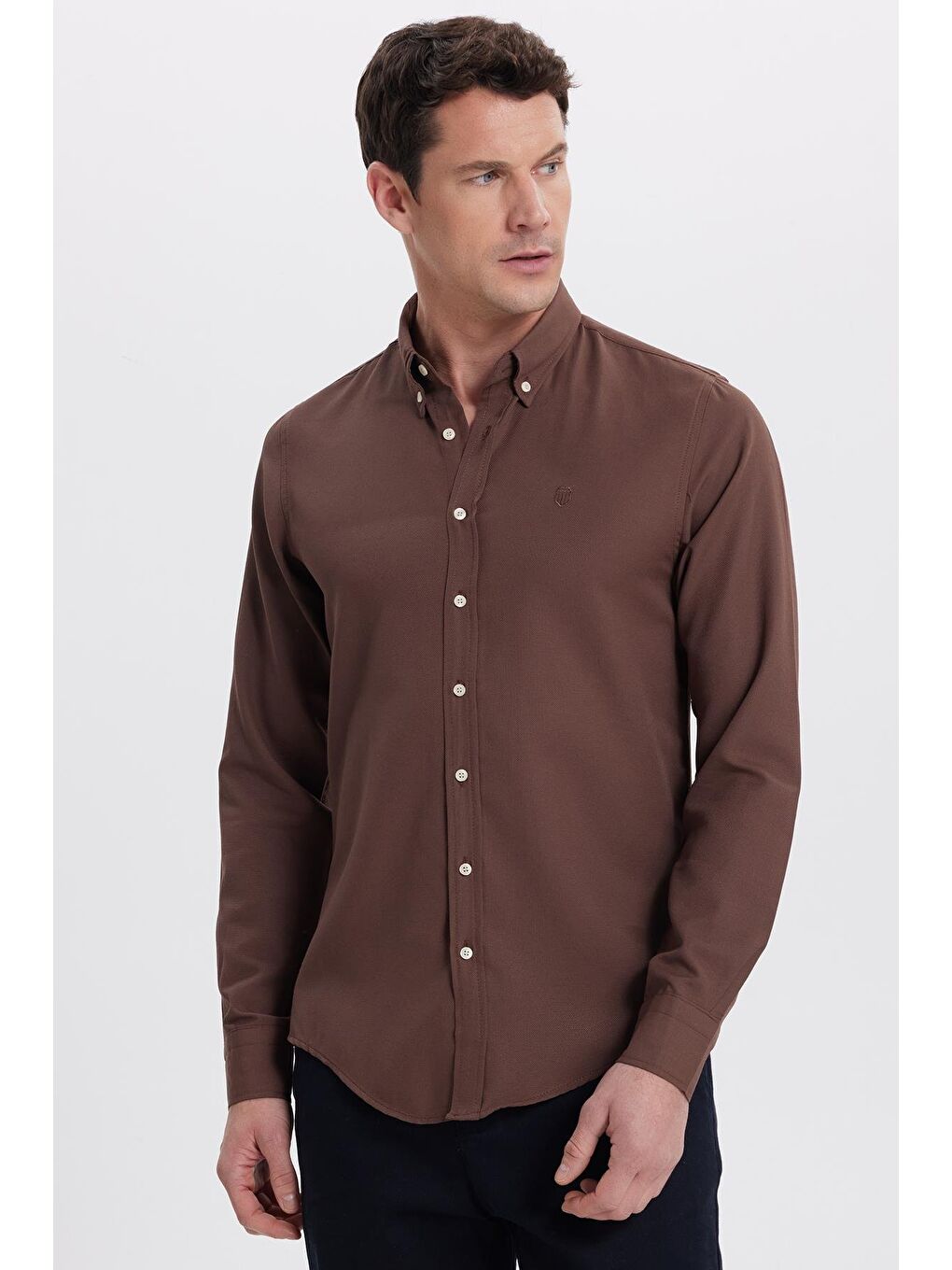 Erkek Slim Fit Dar Kesim Düz Oxford Armalı Düğmeli Yaka Kahverengi Spor Gömlek-3