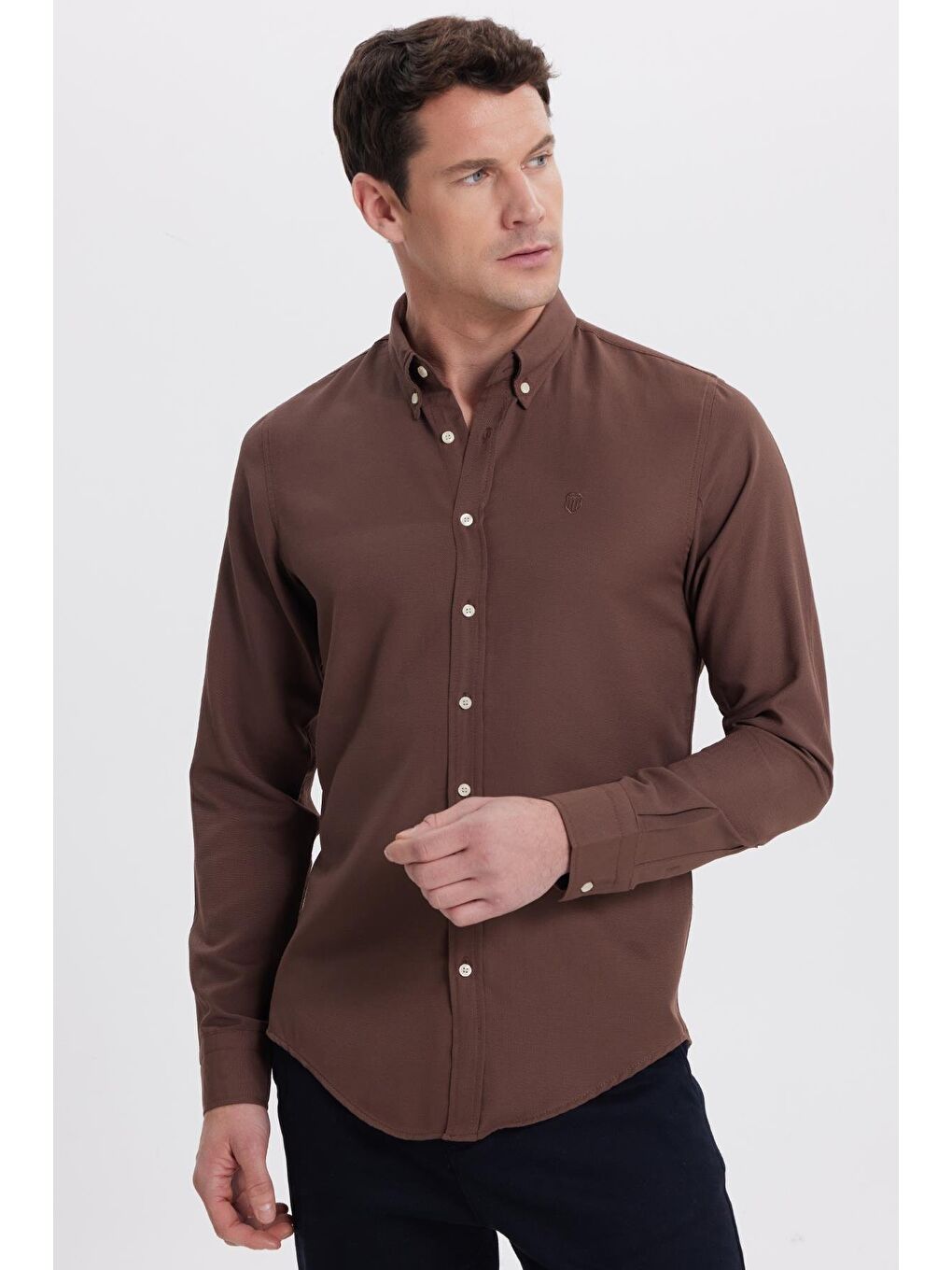 Erkek Slim Fit Dar Kesim Düz Oxford Armalı Düğmeli Yaka Kahverengi Spor Gömlek-5