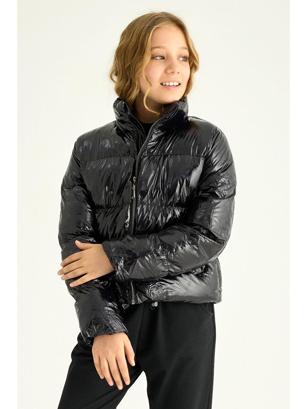 Kapüşonlu Uzun Kol Beli Lastikli Siyah Renk Kız Çocuk Mont