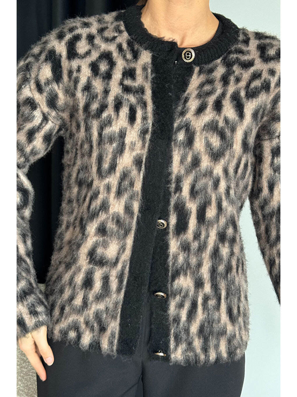 Gülseli Bej Leopar Desenli Şardonlu Triko Hırka - 2