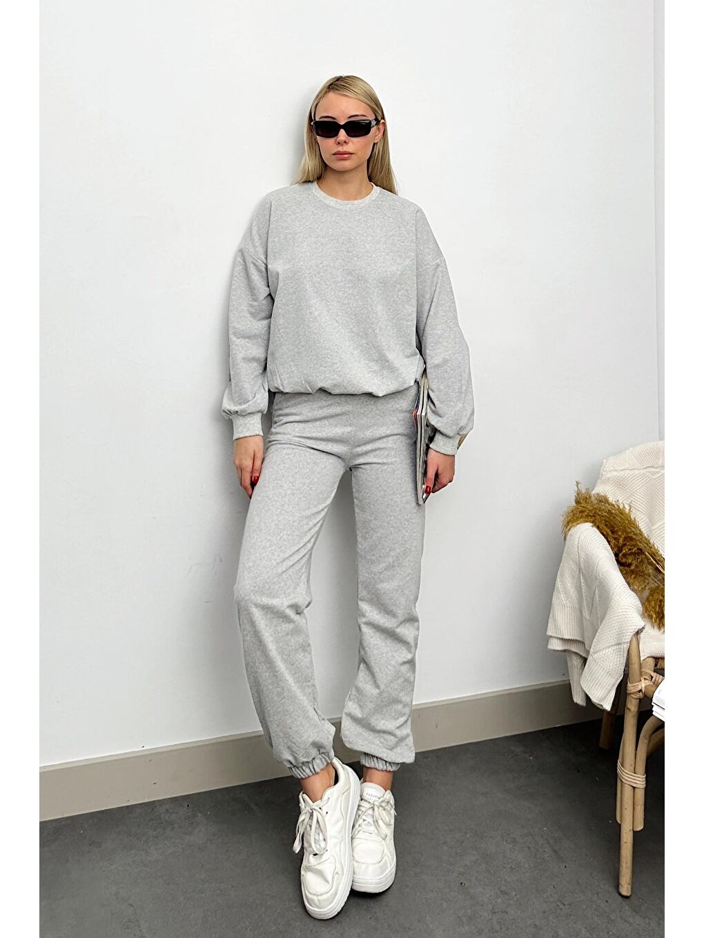 Gri Bisiklet Yaka Beli Ve Paçası Lastikli İki İplik Basic Eşofman Takımı