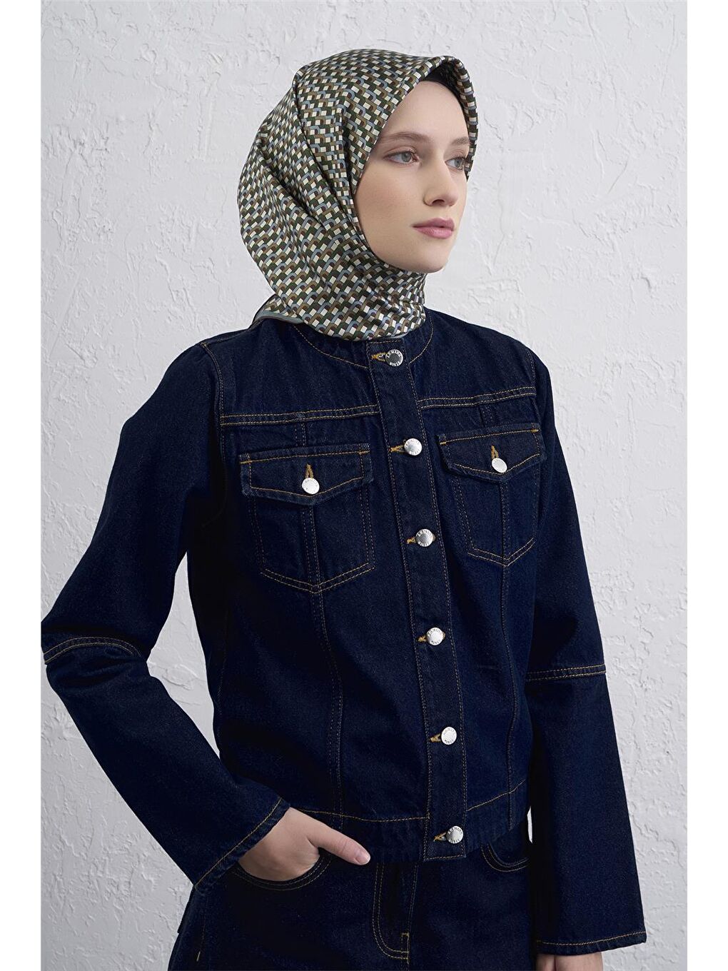 Karışık Geometrik Desenli Saf İpek Twill Eşarp 9417D 81