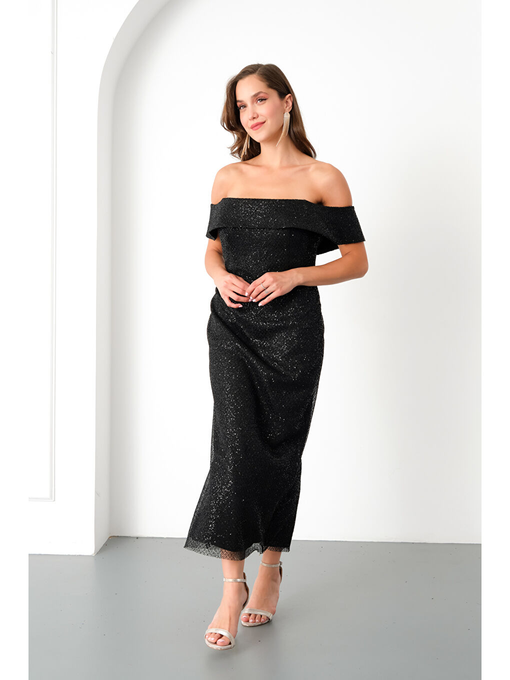 Kadın Siyah Madonna Yaka Midi Abiye Elbise