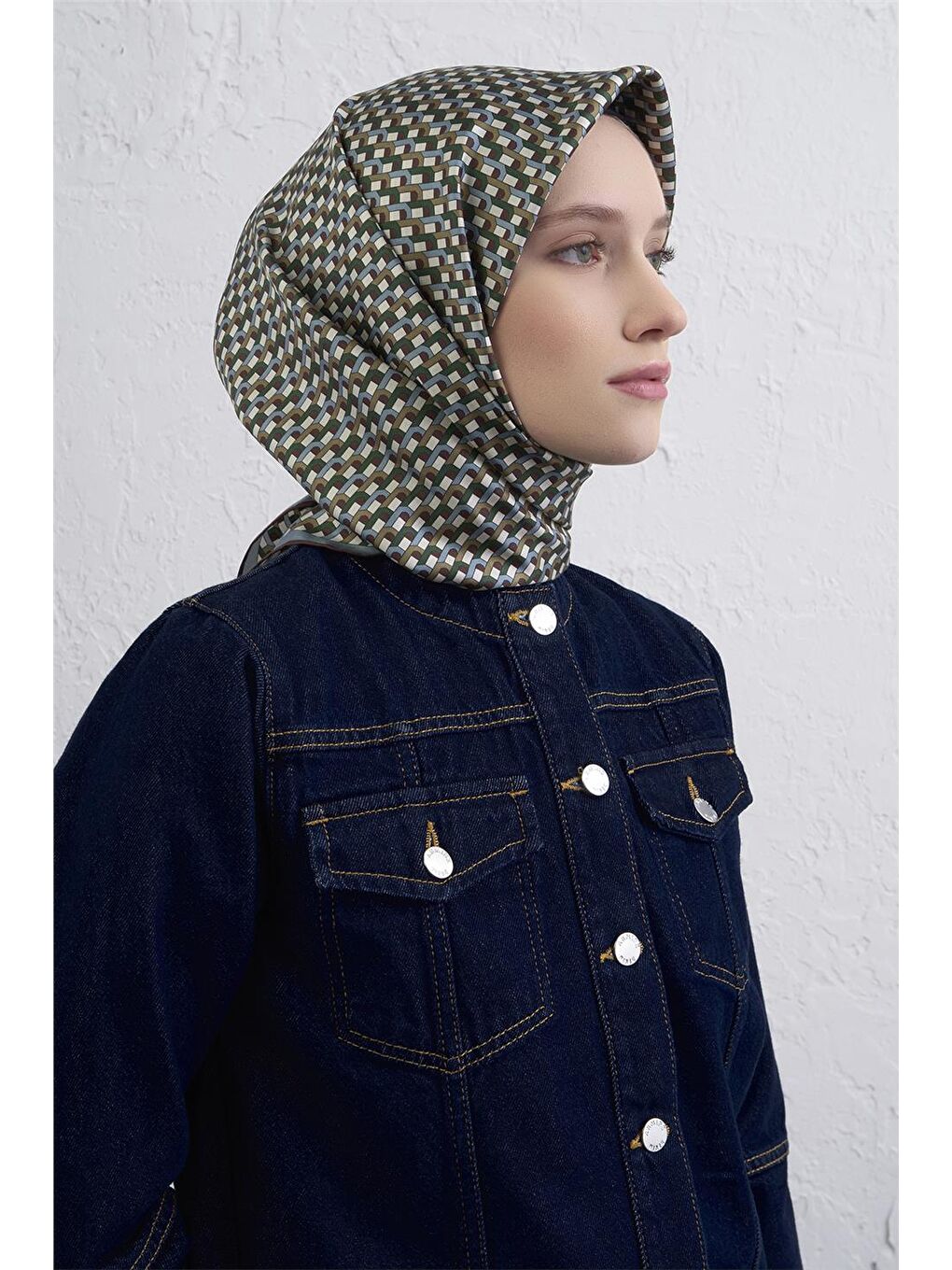 Karışık Geometrik Desenli Saf İpek Twill Eşarp 9417D 81-1