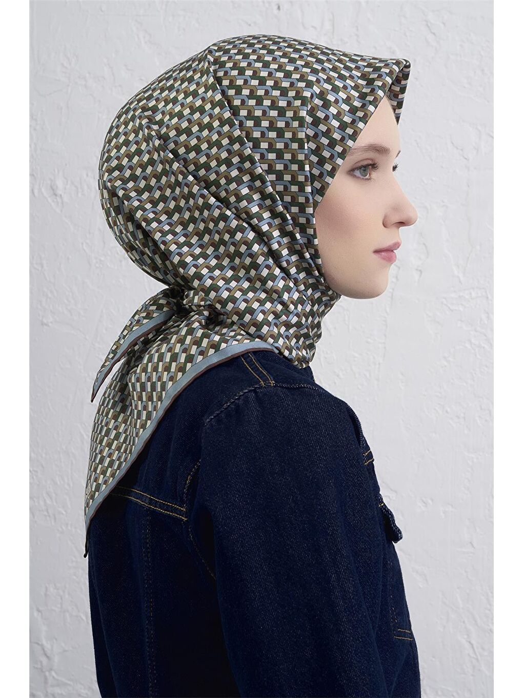 Karışık Geometrik Desenli Saf İpek Twill Eşarp 9417D 81-2