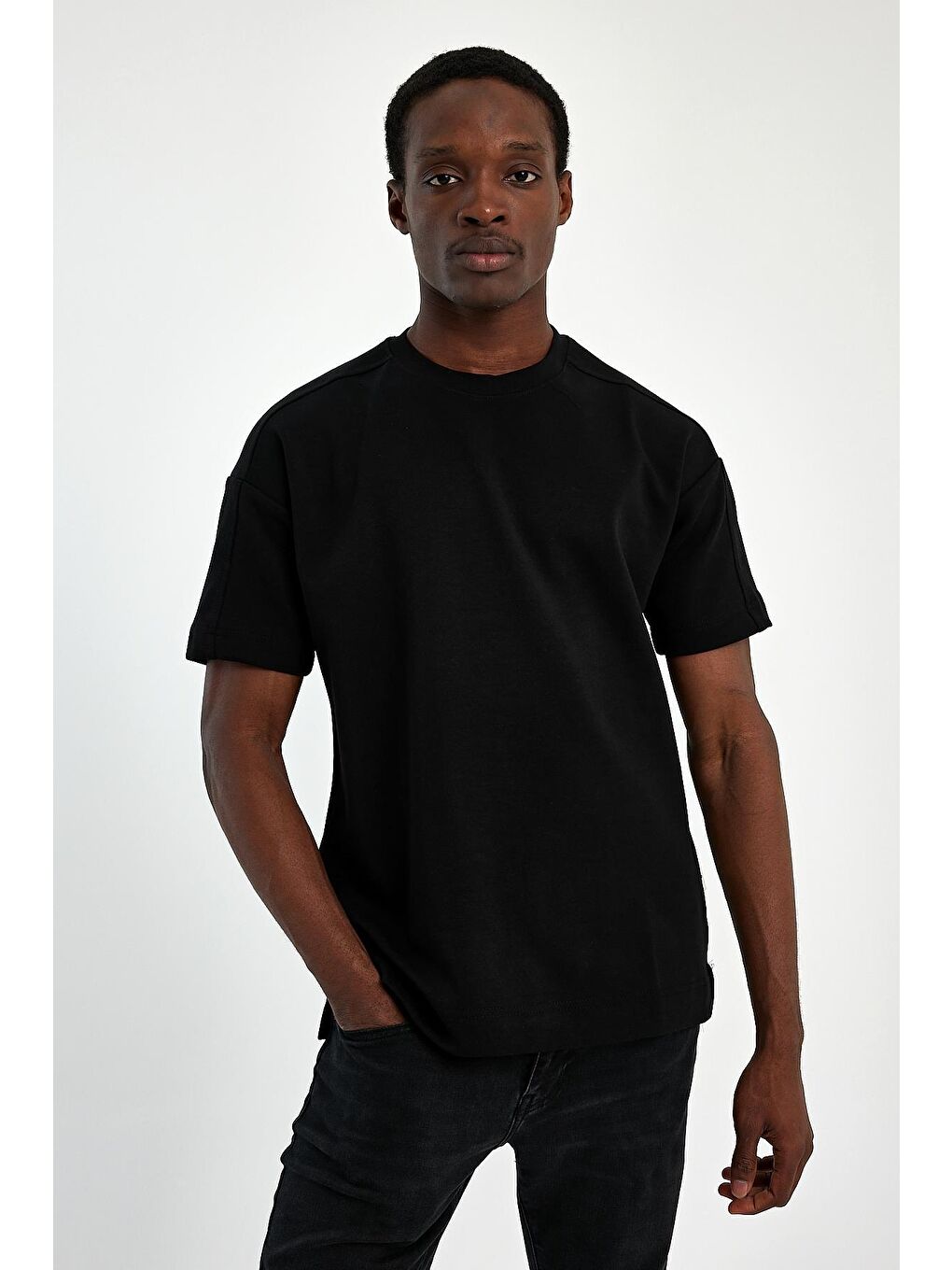 Siyah Bisiklet Yaka  Fit Kalın Dokulu Erkek Tişört