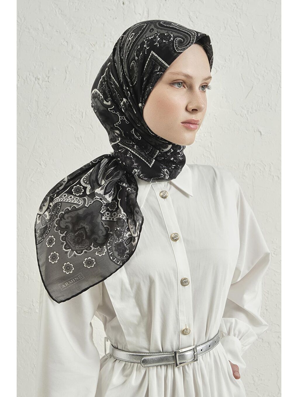 Siyah Çiçek Eşarp 48 03-2