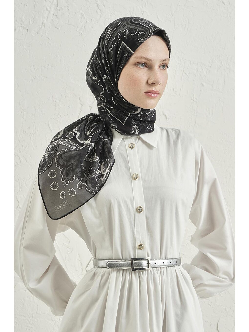 Siyah Çiçek Eşarp 48 03-3