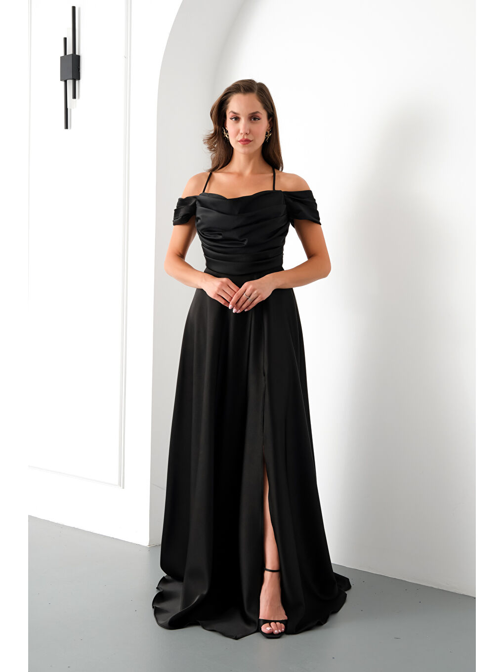 Kadın Siyah Düşük Kol Saten Abiye Elbise-1