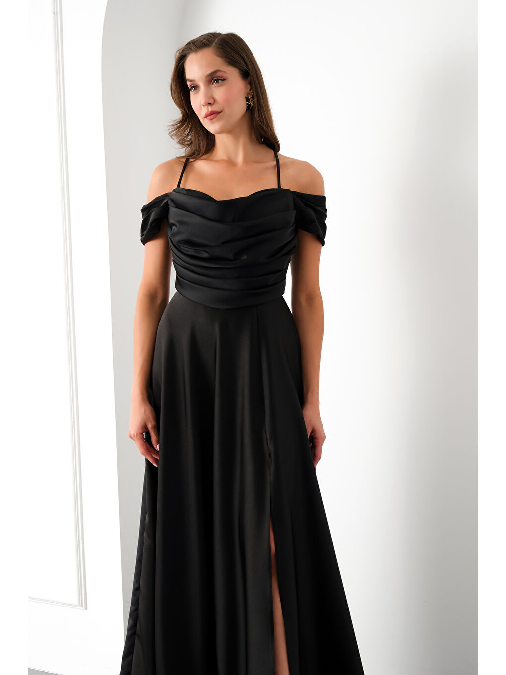 Kadın Siyah Düşük Kol Saten Abiye Elbise-2