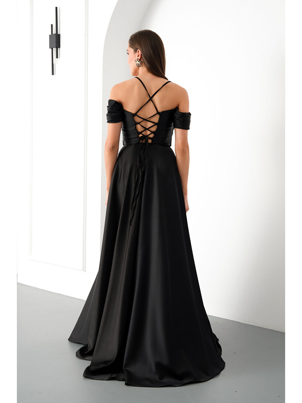 Kadın Siyah Düşük Kol Saten Abiye Elbise-4