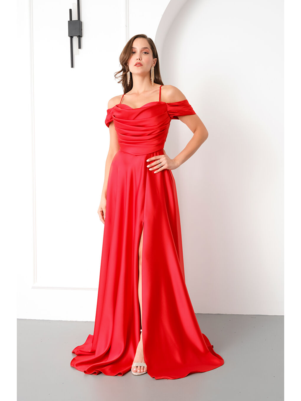 Kadın Kırmızı Düşük Kol Saten Abiye Elbise-1