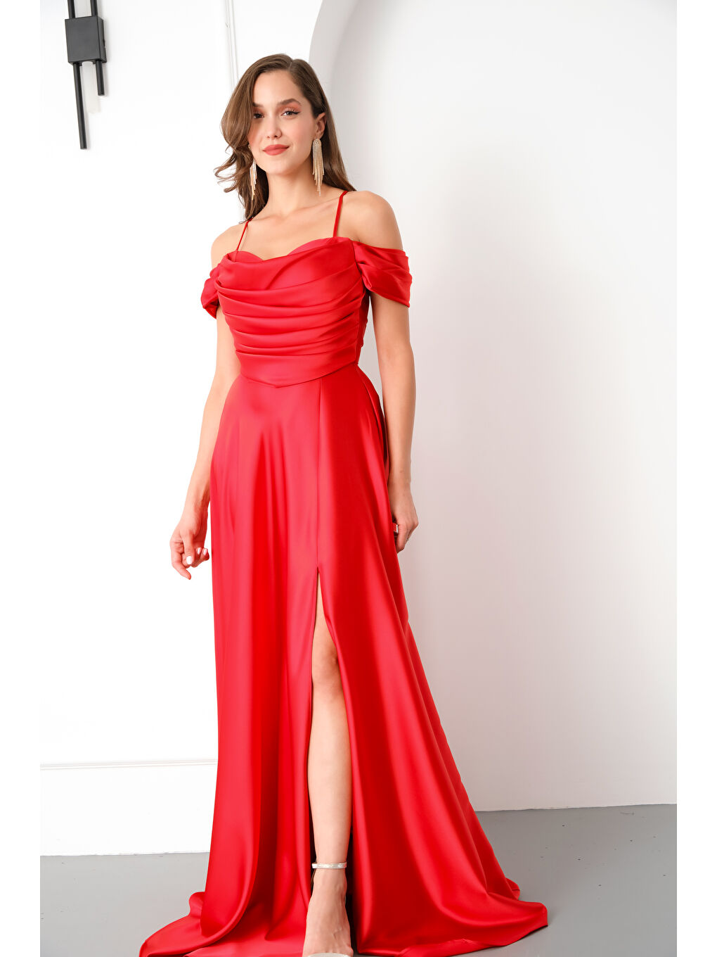 Kadın Kırmızı Düşük Kol Saten Abiye Elbise-2