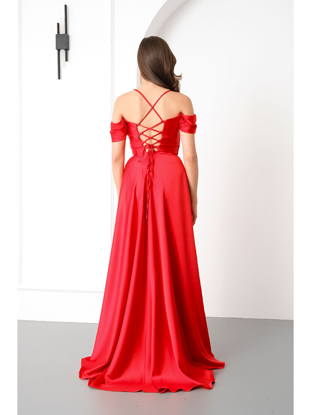 Kadın Kırmızı Düşük Kol Saten Abiye Elbise-4