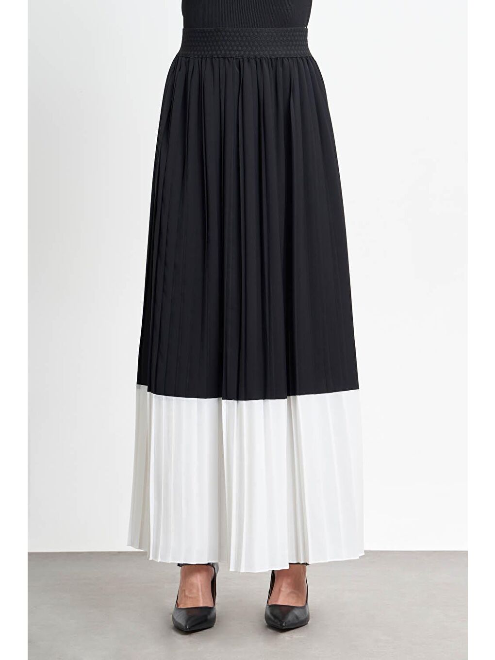 Blok Renkli Piliseli Siyah-Ekru Etek