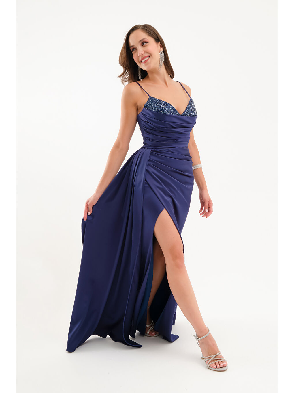 Kadın Lacivert Göğüs İşlemeli Uzun Saten Abiye Elbise-1