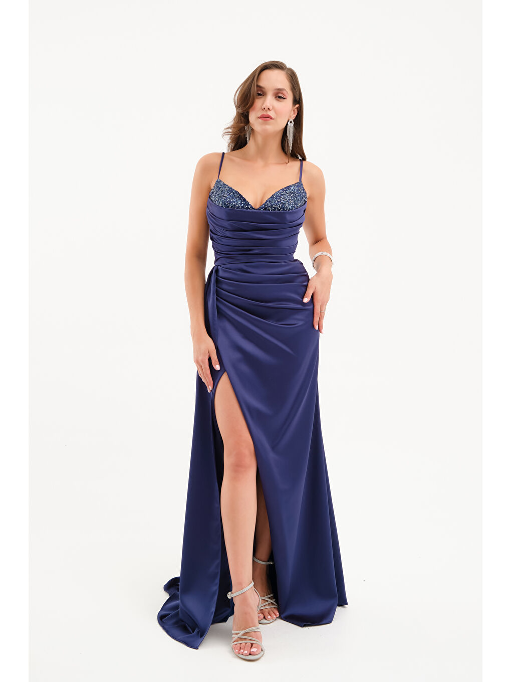Kadın Lacivert Göğüs İşlemeli Uzun Saten Abiye Elbise-2