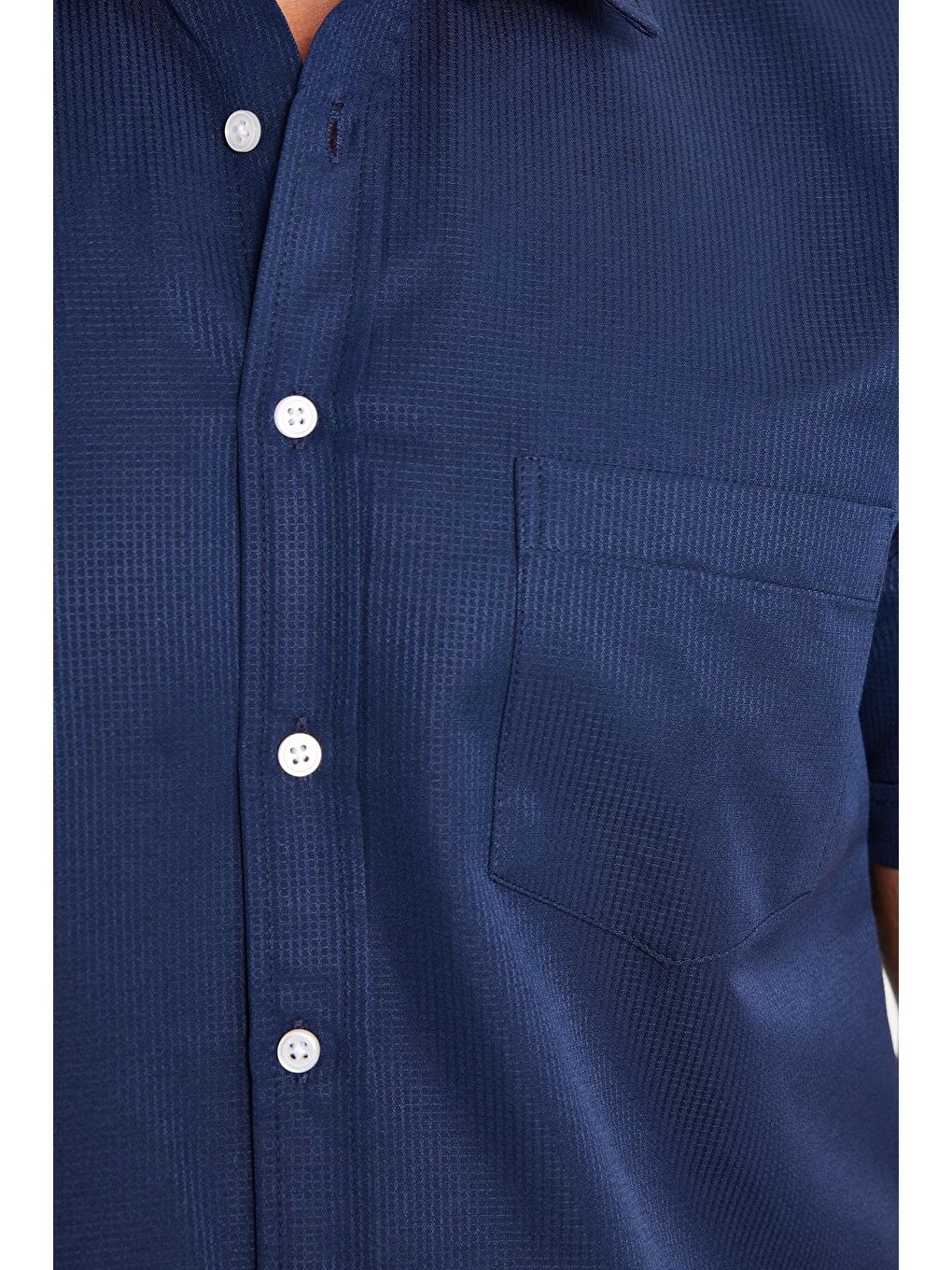 Erkek Regular Fit Klasik Kesim Kısa Kollu Pamuklu Tek Cepli Armürlü Lacivert Gömlek-2