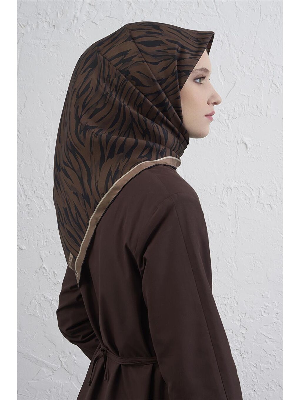 Kahverengi Klasik Desenli Saf İpek Twill Eşarp 9435D 37-2