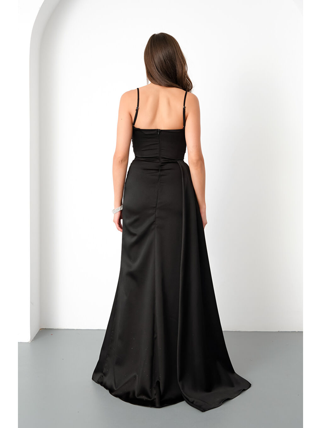 Kadın Siyah Göğüs İşlemeli Uzun Saten Abiye Elbise-4