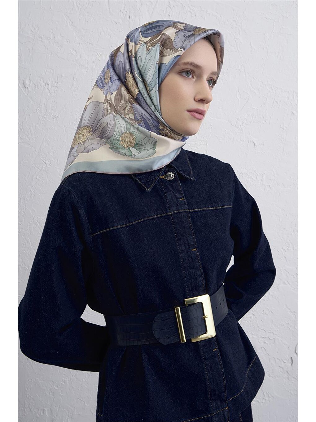 Karışık Çiçek Desenli Saf İpek Twill Eşarp 9403D 35