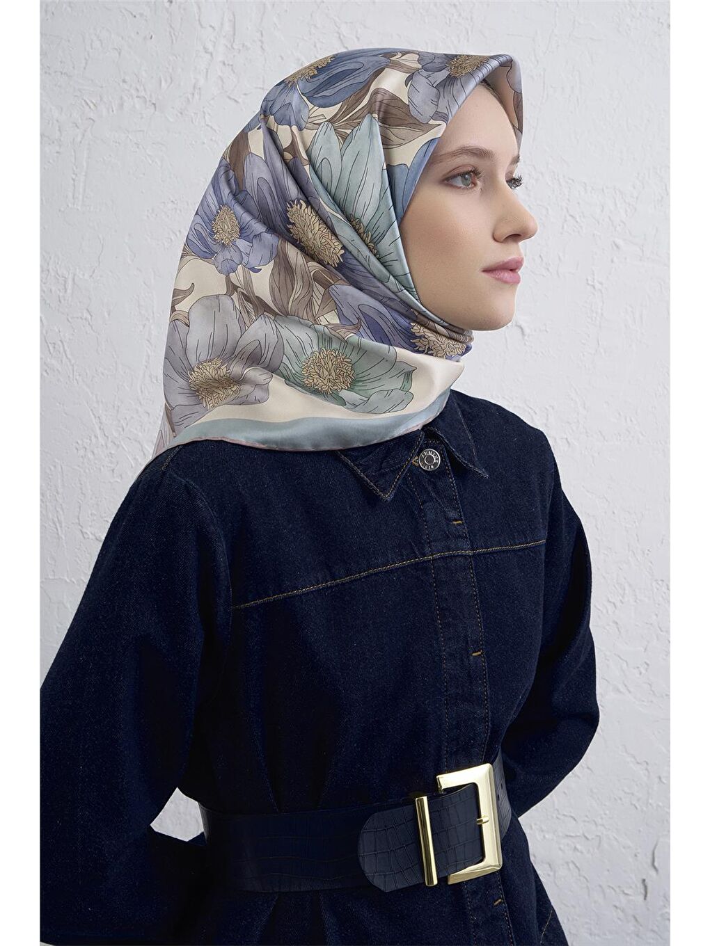 Karışık Çiçek Desenli Saf İpek Twill Eşarp 9403D 35-1