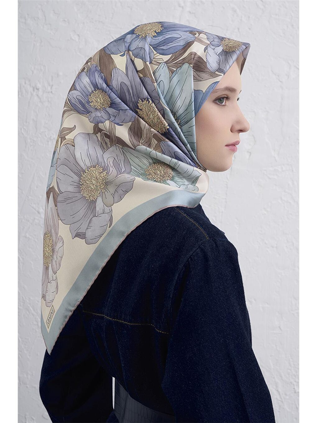 Karışık Çiçek Desenli Saf İpek Twill Eşarp 9403D 35-2