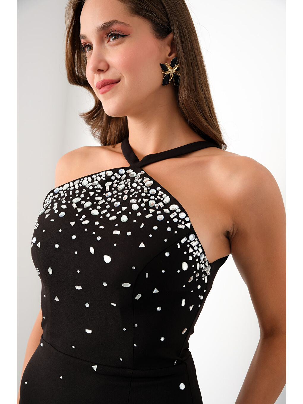 Kadın Siyah Halter Yaka Taş Detay Yırtmaçlı Uzun Abiye Elbise-3