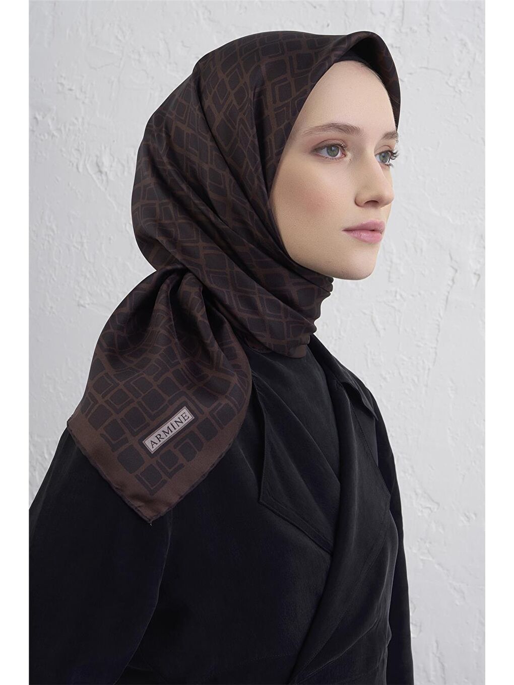 Kahverengi Geometrik Desenli Saf İpek Twill Eşarp 9438D 51-2