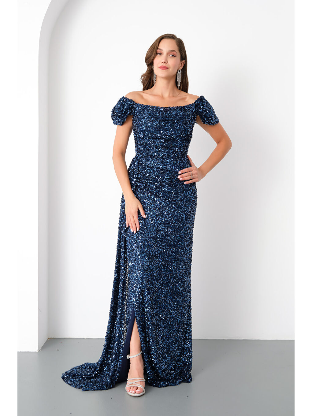 Kadın Lacivert Pul Payet İşlemeli Uzun Abiye Elbise-1