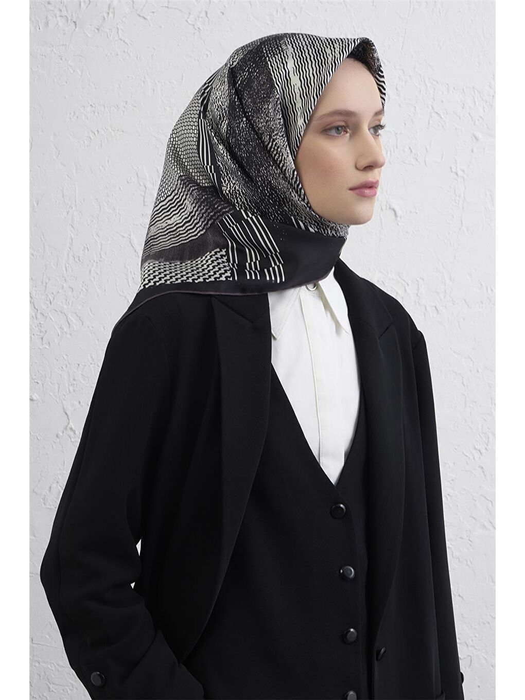 Siyah Klasik Desenli Saf İpek Twill Eşarp 9439D 01