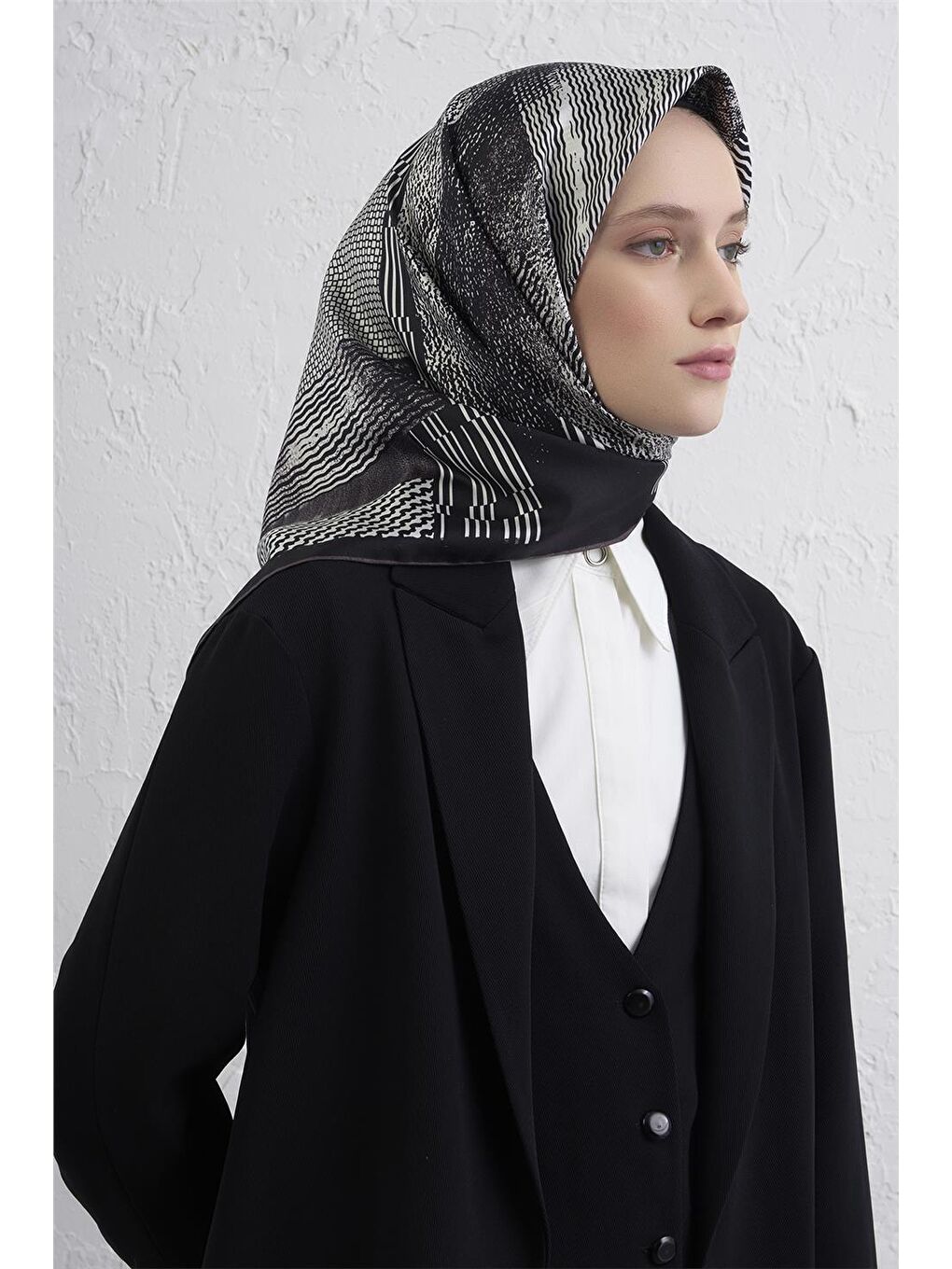 Siyah Klasik Desenli Saf İpek Twill Eşarp 9439D 01-2