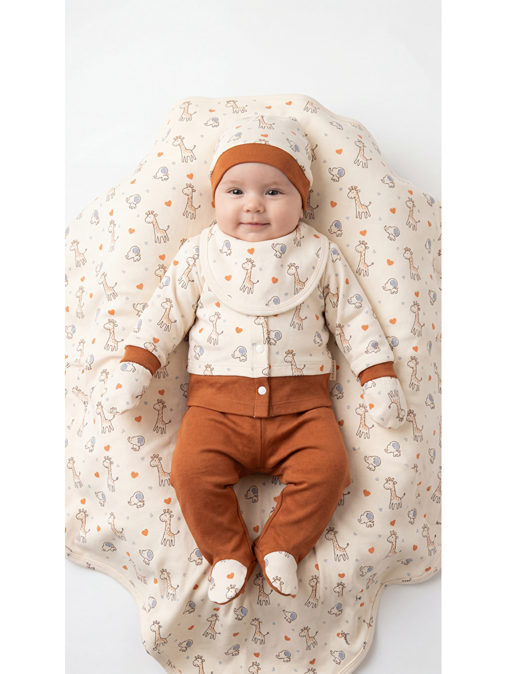 Ekru Zürafa Desenli 6'Lı Erkek Bebek Yenidoğan Takımı-3