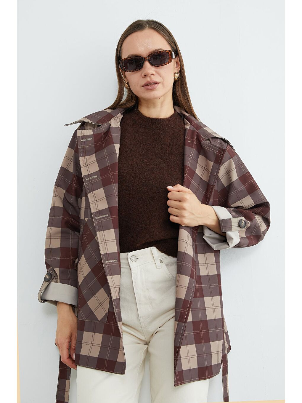 Kahverengi Ekose Desenli Kuşaklı Trençkot-1