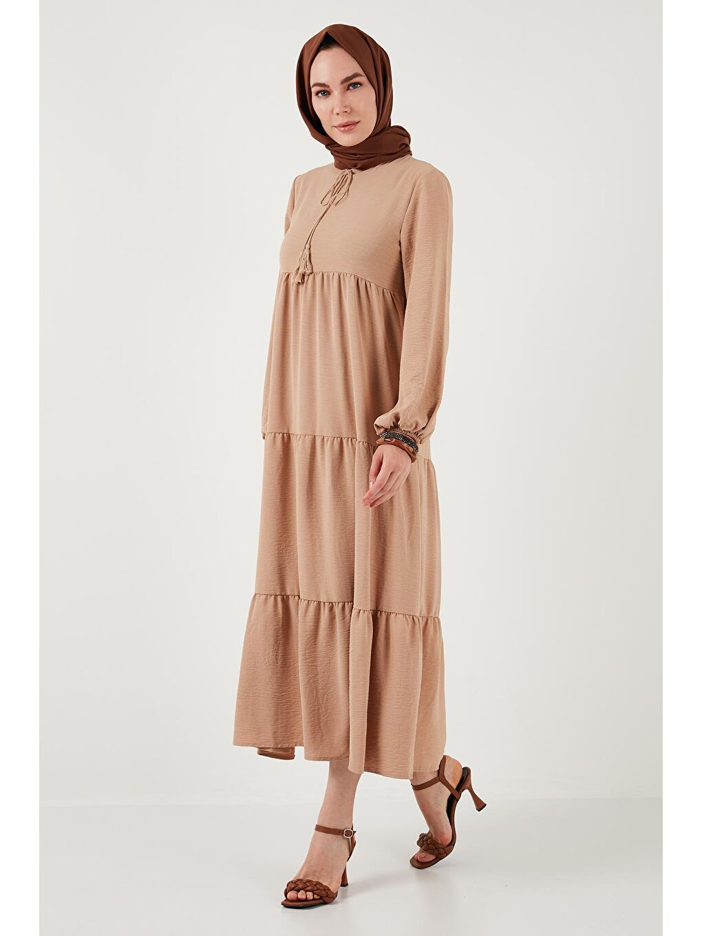 Lela Camel-Kahverengi Modest Regular Fit Dik Yaka Uzun Elbise Kadın ELBİSE 611EL545 - 1