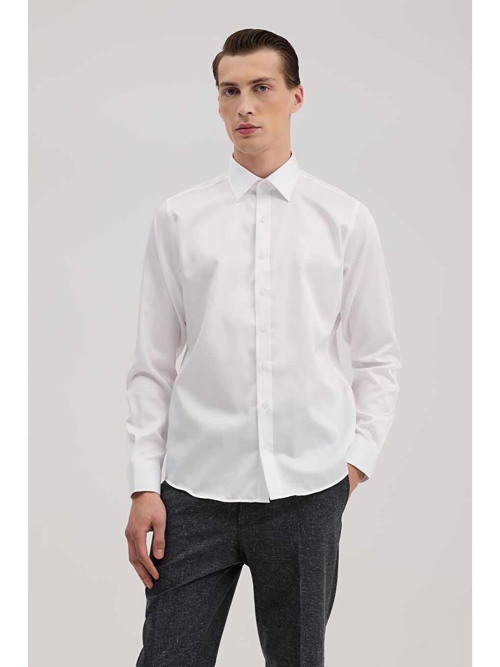 Beyaz Comfort Fit %100 Pamuk Ütü Gerektirmeyen Non İron Gömlek