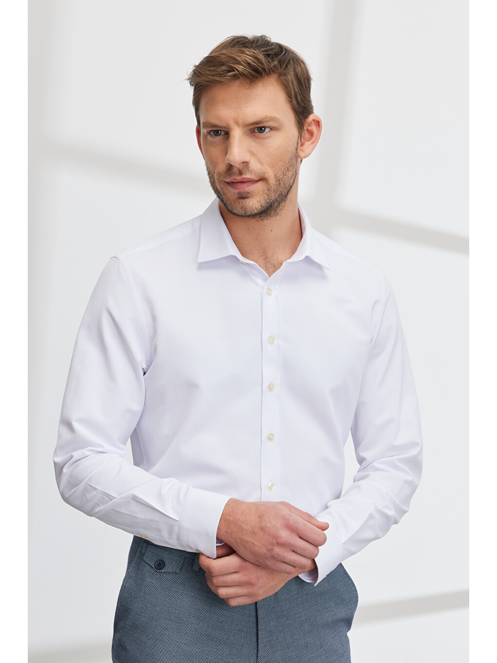 Erkek Beyaz Slim Fit Dar Kesim Klasik Yaka Pamuklu Armürlü Gömlek