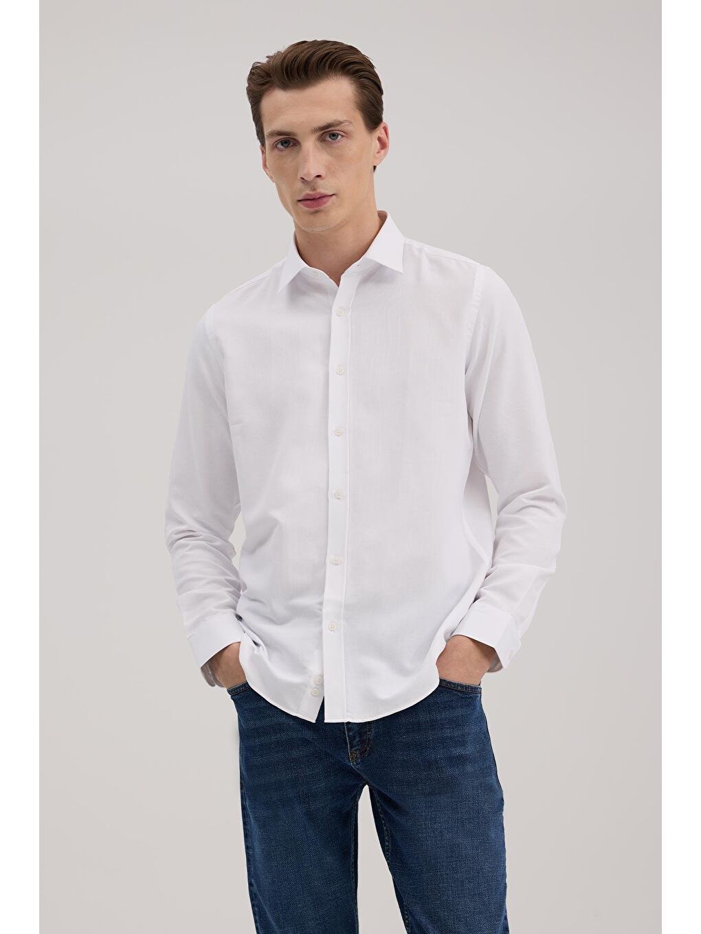 Beyaz Comfort Fit Alttan Düğmeli Yaka Pamuk Karışımlı Gömlek-1