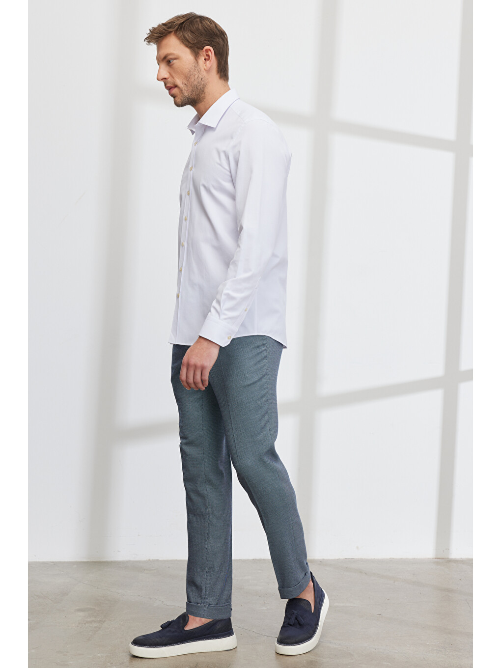 Erkek Beyaz Slim Fit Dar Kesim Klasik Yaka Pamuklu Armürlü Gömlek-4
