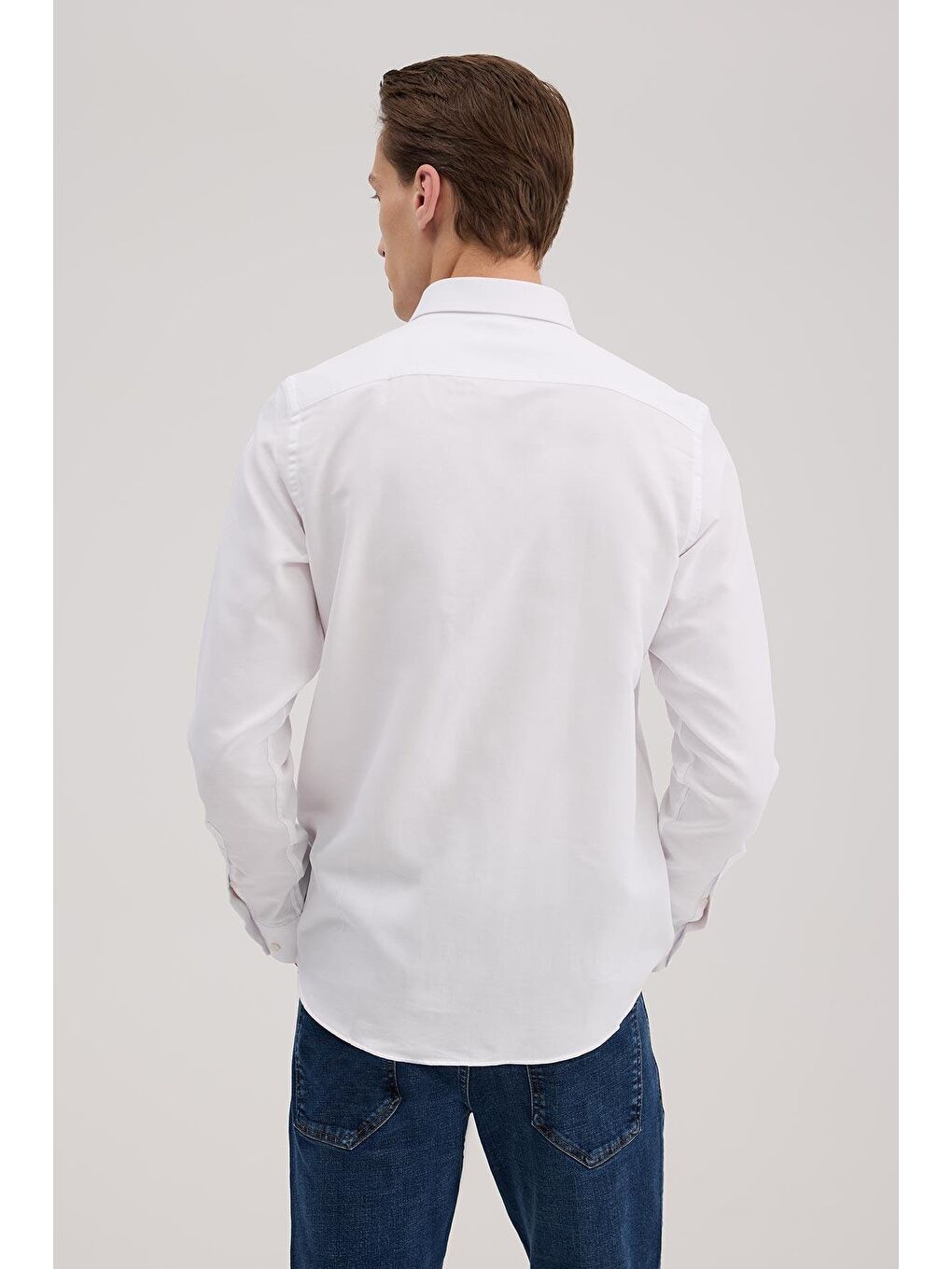 Beyaz Comfort Fit Alttan Düğmeli Yaka Pamuk Karışımlı Gömlek-3