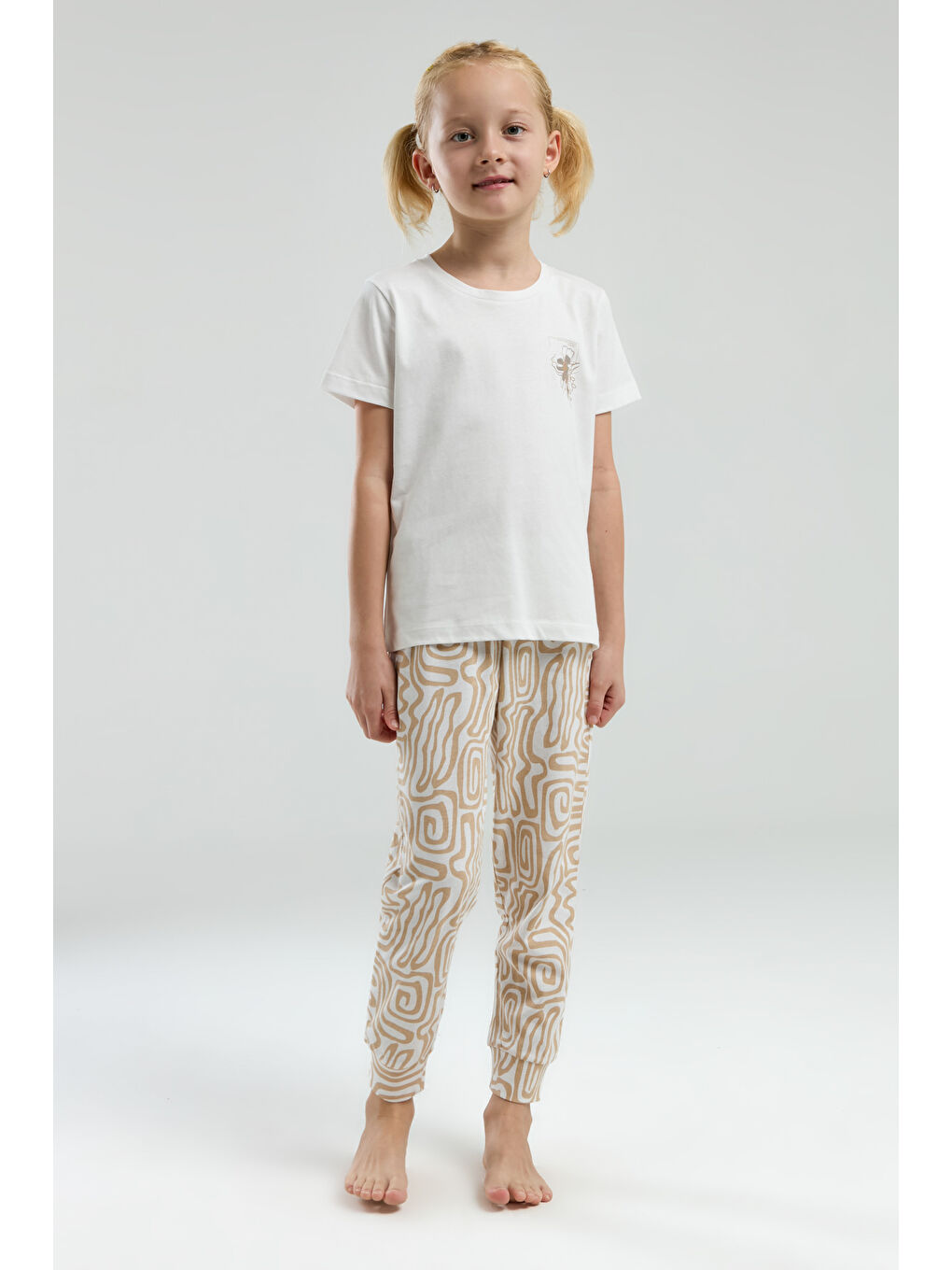 Bej Kız Çocuk Göğsü Baskılı Pijama Takım-1