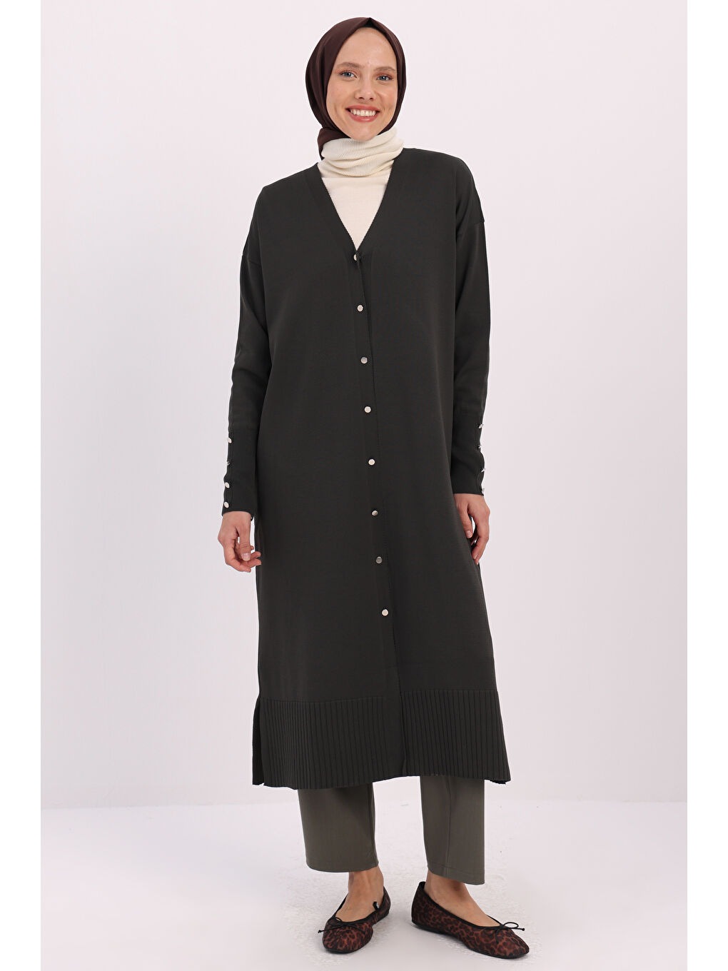 Siyah Füme Düğmeli Triko Hırka-1
