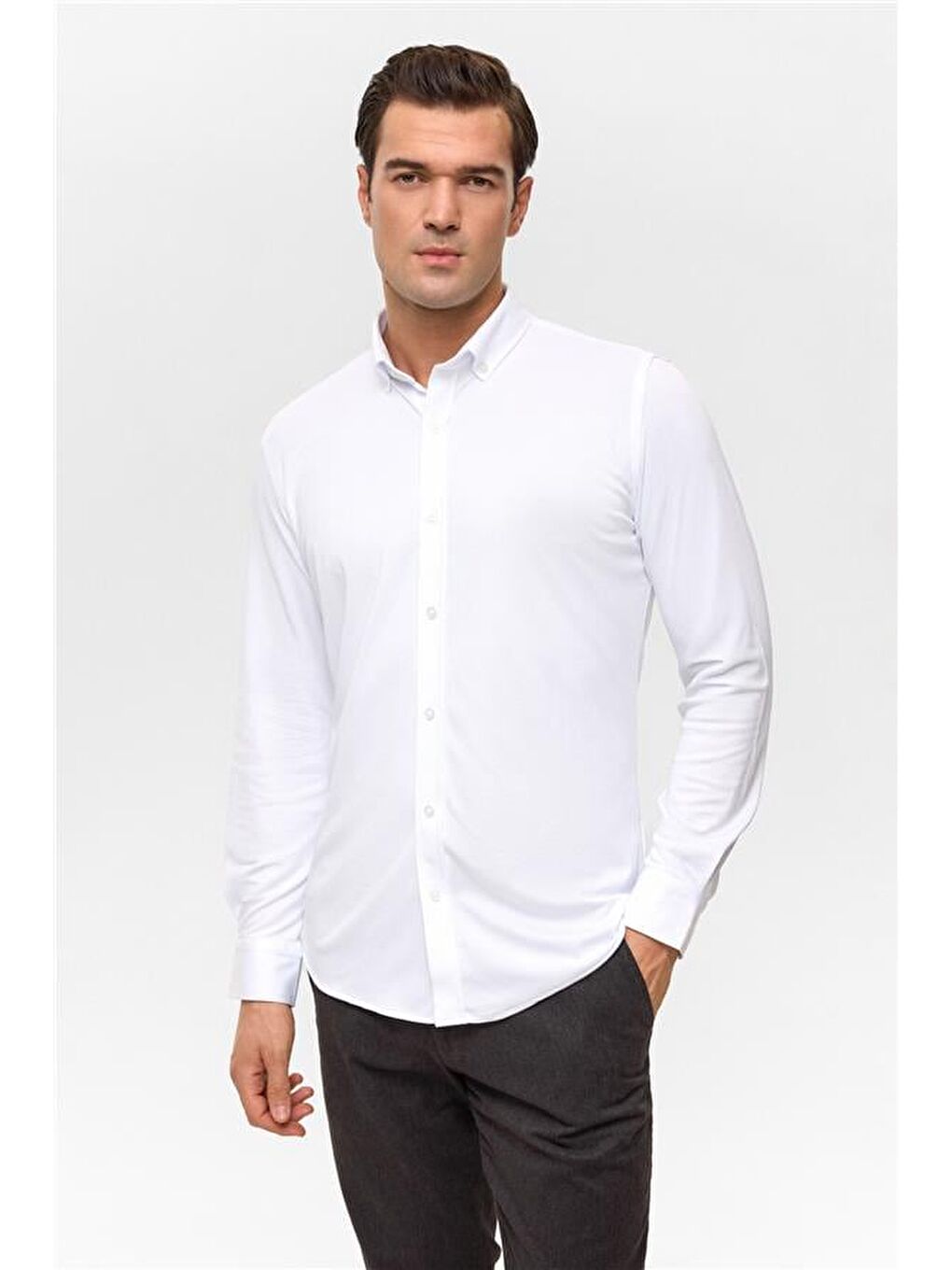 Beyaz Slim Armürlü Düğmeli Yaka Gömlek