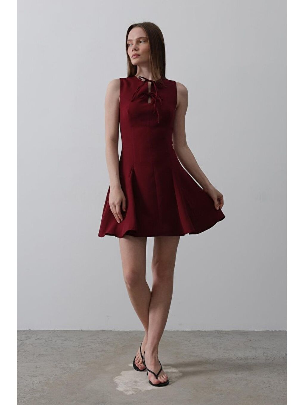 Fiyonk Detay Sıfır Kollu Mini Elbise - Bordo