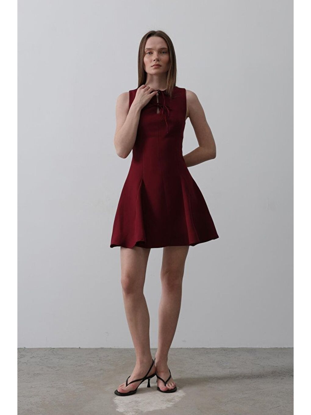 Fiyonk Detay Sıfır Kollu Mini Elbise - Bordo-1