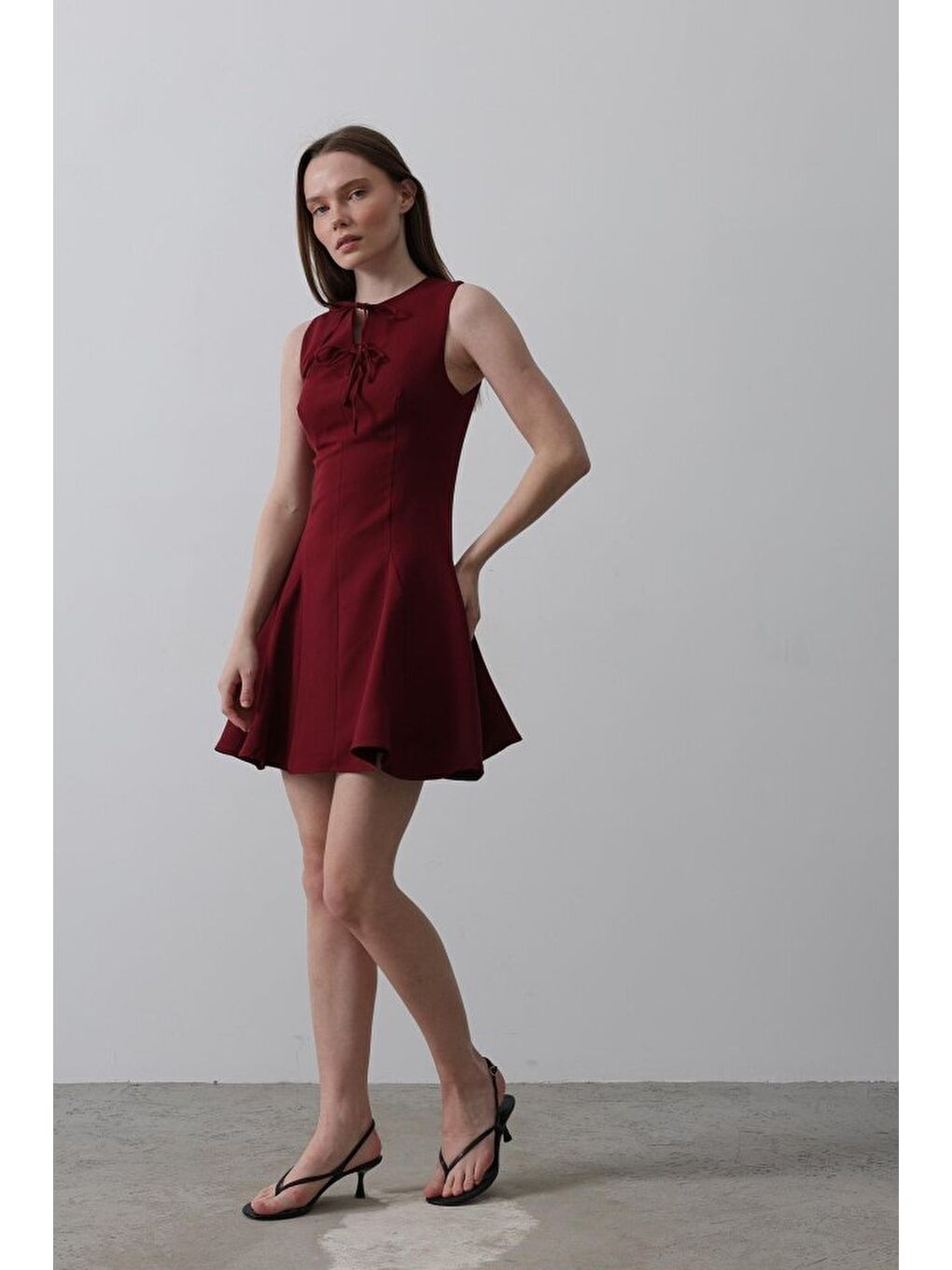 Fiyonk Detay Sıfır Kollu Mini Elbise - Bordo-2