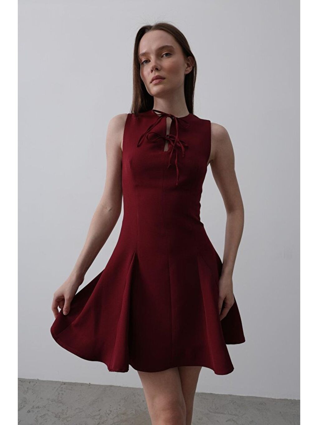 Fiyonk Detay Sıfır Kollu Mini Elbise - Bordo-3